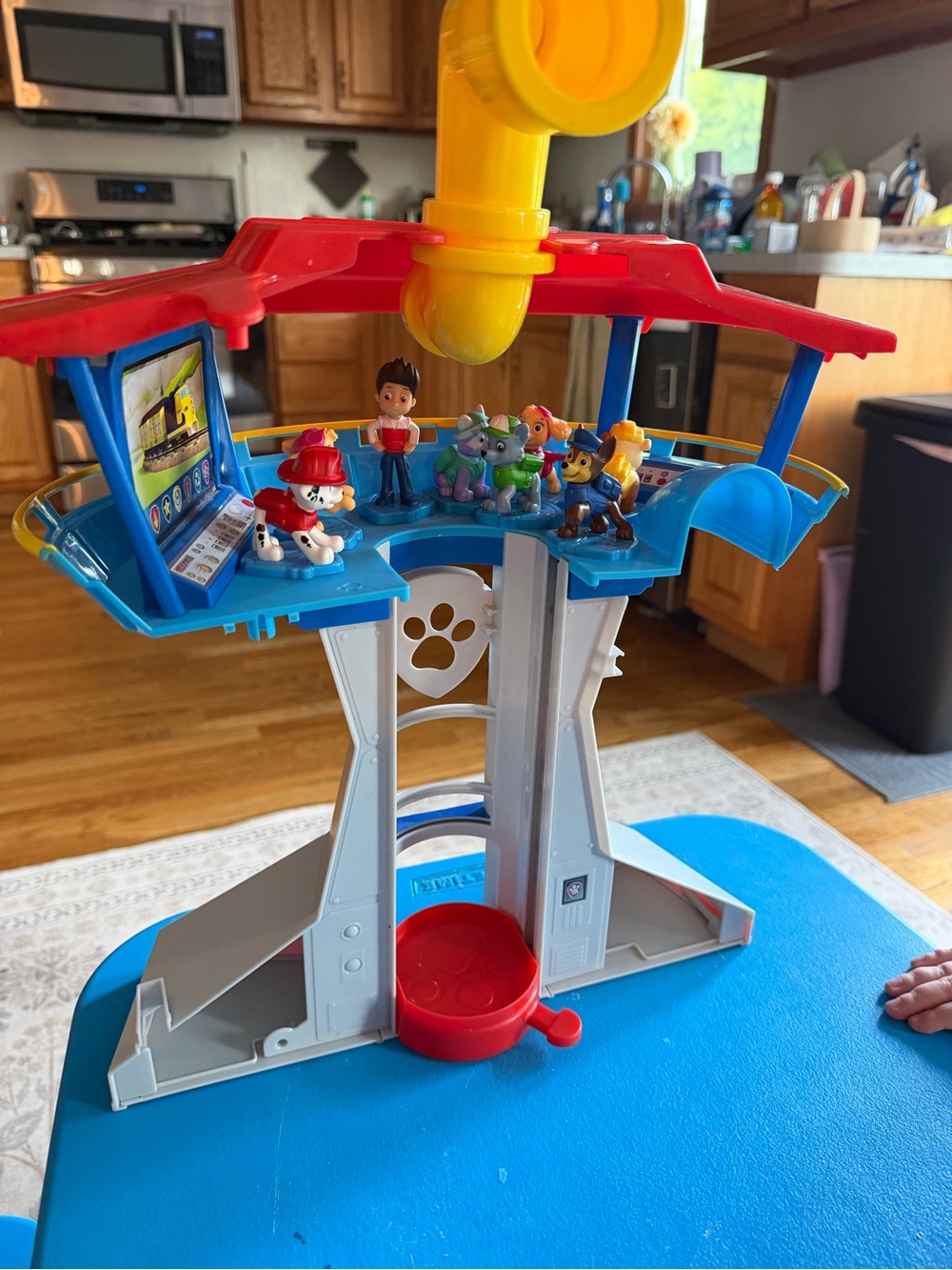 PAW Patrol Lookout Tower Playset + 8 Figures Ryder Chase Everest Skye Marshall
